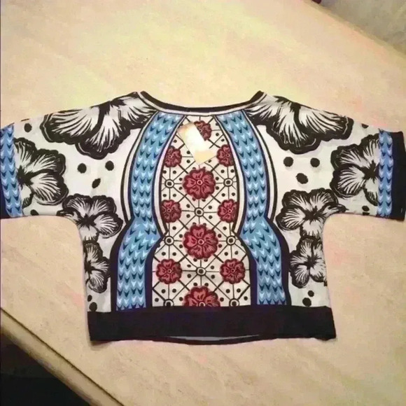 Francesca’s printed Blouse - Picture 2 of 4